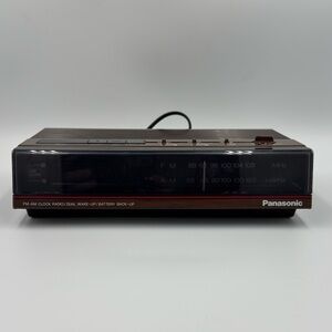 Vintage Panasonic Digital Alarm Clock RC-6050 AM/FM Radio Wood Grain